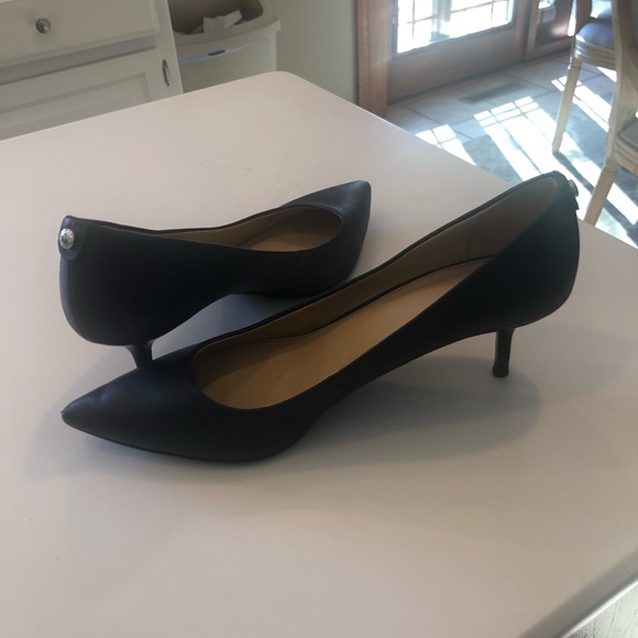 Michael Kors navy pumps 8 1/2 M. Good condition. Faux Saffiano textured. Classic - Picture 2 of 6